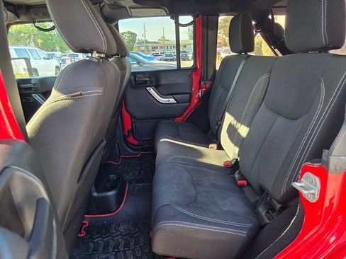 Used 2015 Jeep Wrangler Unlimited Sahara w/ Connectivity Group AWD/4WD image 12