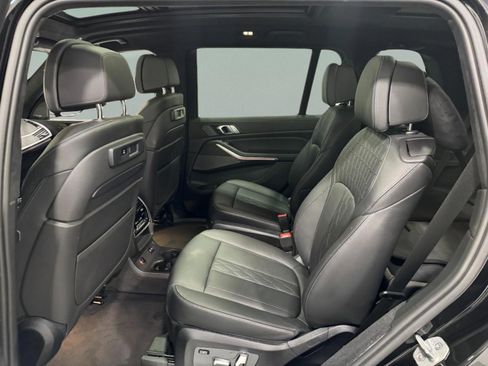 Used 2021 BMW X7 M50i image 10