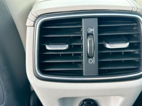 Used 2023 Genesis G70 2.0T image 25