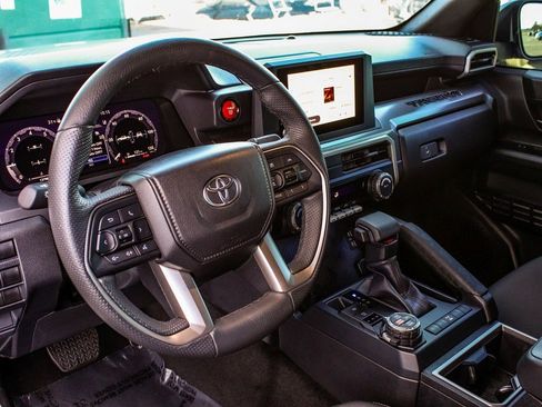 Used 2024 Toyota Tacoma TRD Off-Road image 15