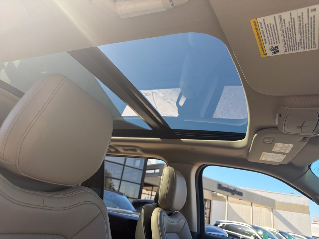 Used 2024 Lincoln Navigator Premiere AWD/4WD image 10