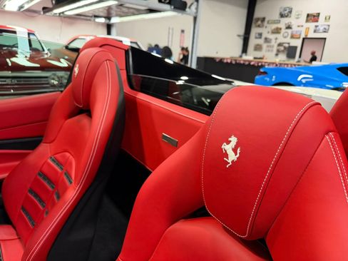 Used 2021 Ferrari F8 Tributo RWD image 37