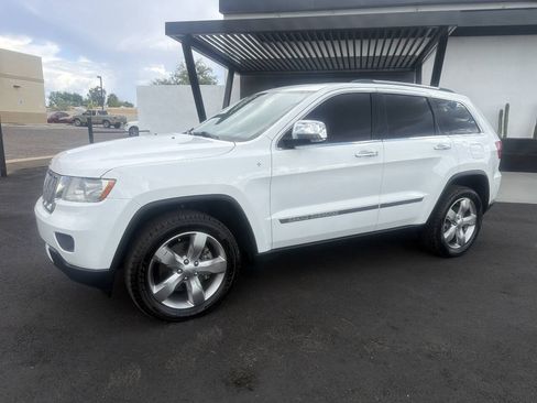 Used 2013 Jeep Grand Cherokee Overland AWD/4WD image 5