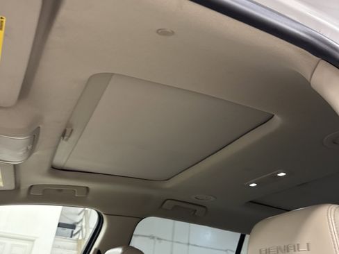 Used 2019 GMC Acadia Denali w/ Technology Package image 11