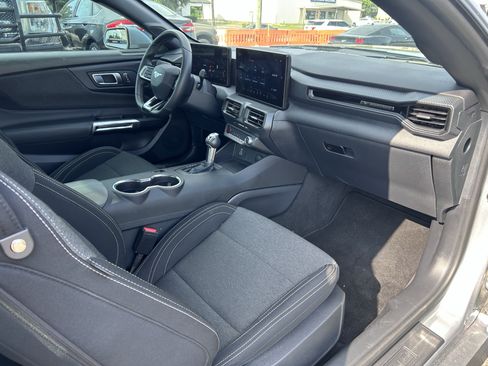 Certified 2025 Ford Mustang Coupe RWD image 5