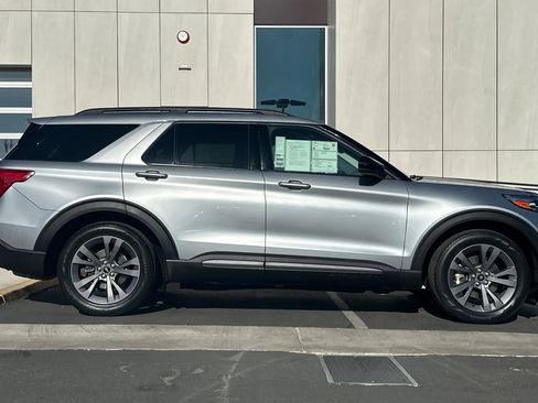 Certified 2022 Ford Explorer XLT w/ Equipment Group 202A image 2