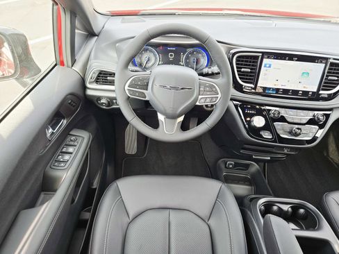 New 2026 Chrysler Pacifica Select image 10