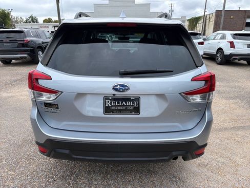 Used 2023 Subaru Forester Premium AWD/4WD image 5