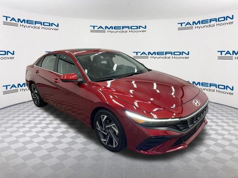 Used 2025 Hyundai Elantra SEL w/ Cargo Package FWD image 7
