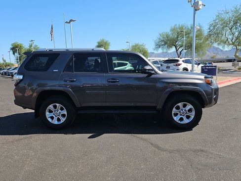 Used 2018 Toyota 4Runner SR5 AWD/4WD image 5