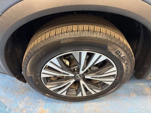 Used 2023 Nissan Rogue SV image 14