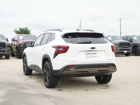 Used 2025 Chevrolet Trax ACTIV w/ Sunroof Package FWD image 7