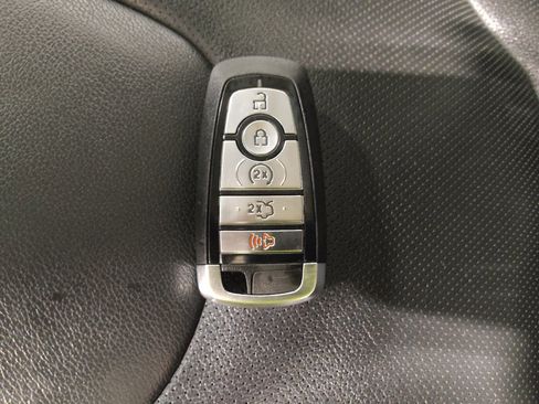 Used 2017 Ford Edge Titanium w/ Equipment Group 301A AWD/4WD image 32