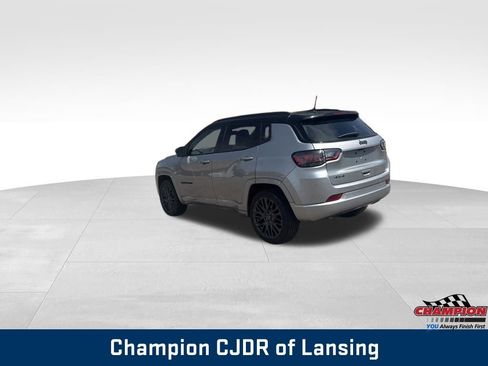 Used 2023 Jeep Compass High Altitude AWD/4WD image 3