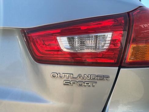Used 2011 Mitsubishi Outlander Sport SE AWD/4WD image 8