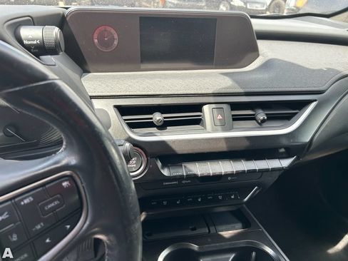 Used 2020 Lexus UX 200 w/ Premium Package FWD image 7