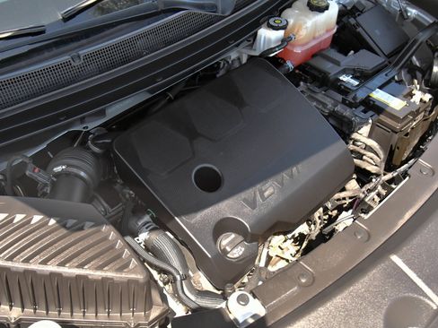 Used 2021 Chevrolet Traverse LS FWD image 44