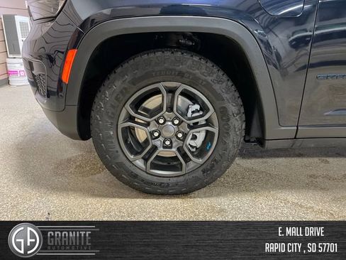 Used 2024 Jeep Grand Cherokee Trailhawk w/ Advanced Protech Group II AWD/4WD image 30