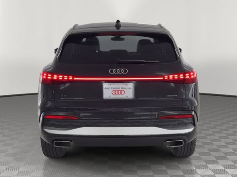 Certified 2025 Audi Q5 Premium w/ 19" Wheel Package AWD/4WD image 10
