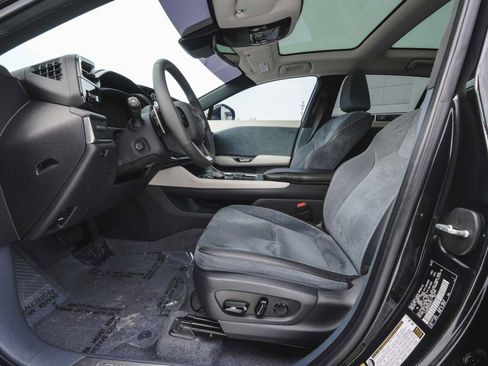 Used 2023 Lexus RZ 450e Premium image 28