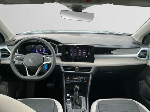 New 2025 Volkswagen Taos SE image 10