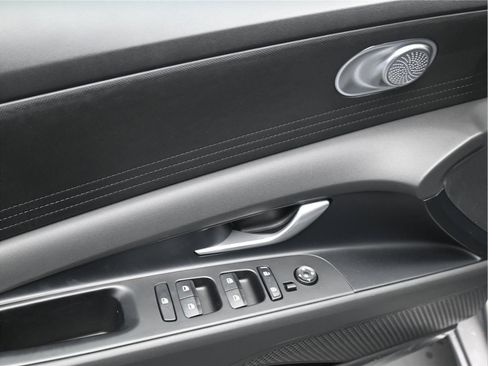 New 2026 Hyundai Elantra SE FWD image 8