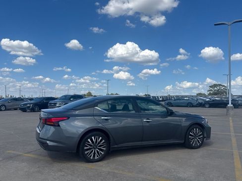 Certified 2025 Nissan Altima 2.5 SV FWD image 24