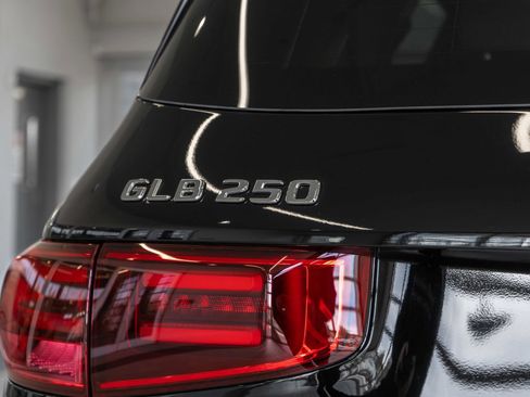 Used 2026 Mercedes-Benz GLB 250 4MATIC image 22