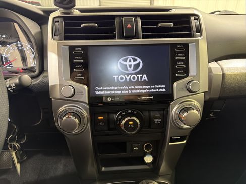Used 2021 Toyota 4Runner SR5 AWD/4WD image 21