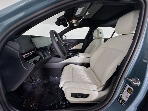 Used 2026 BMW 540i xDrive w/ Premium Package image 22