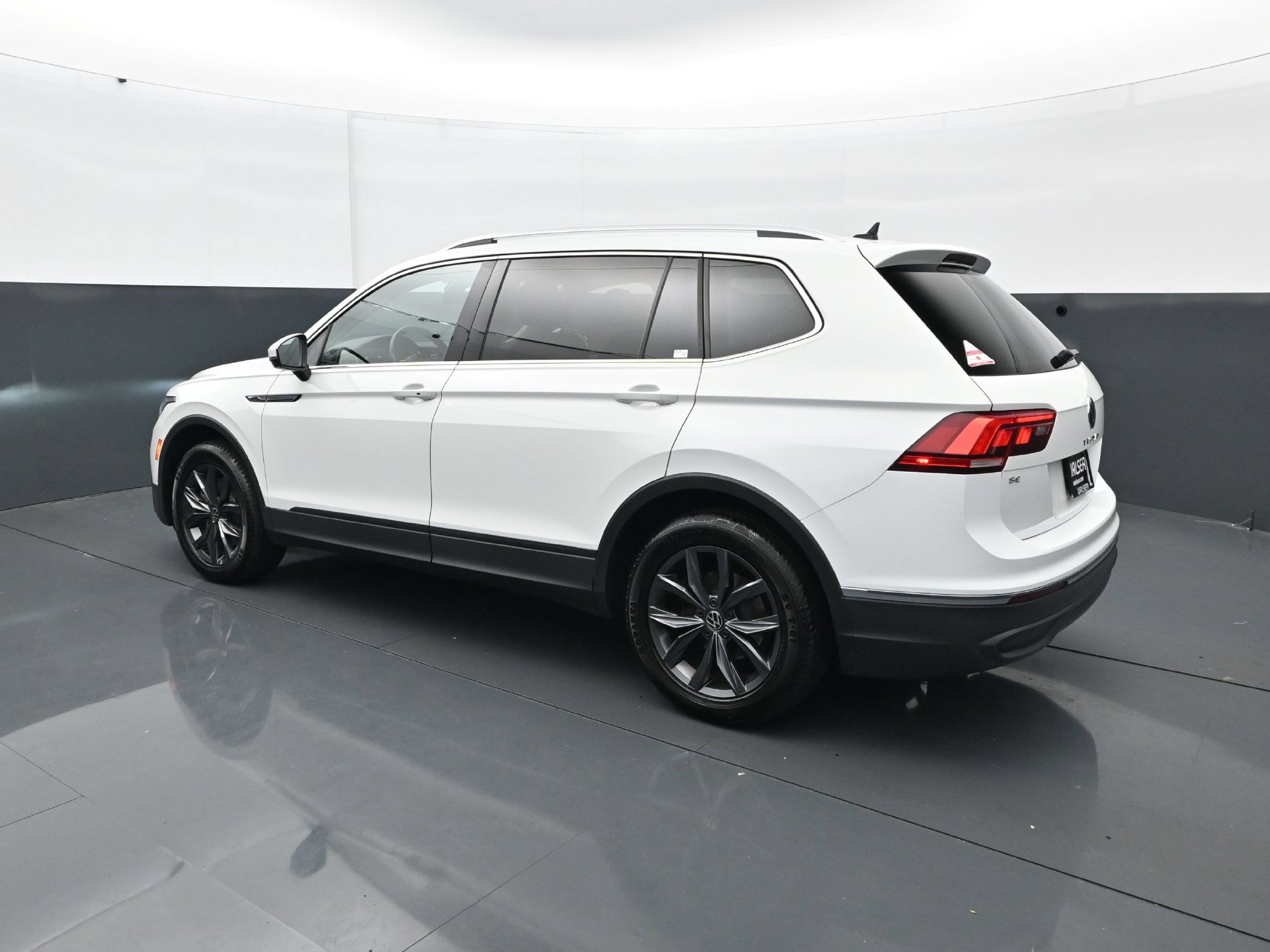 Used 2022 Volkswagen Tiguan SE FWD image 4