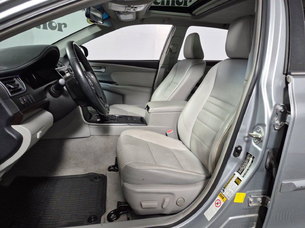 Used 2015 Toyota Camry XLE w/ Moonroof Package FWD image 9