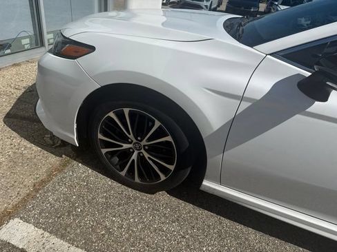 Used 2020 Toyota Camry SE w/ Convenience Package FWD image 8