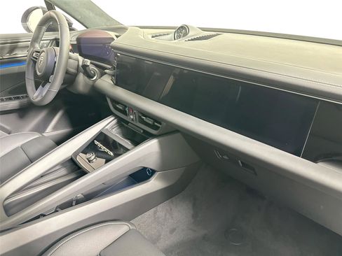 Certified 2025 Porsche Macan Turbo Electric AWD/4WD image 29