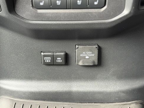 Used 2023 Toyota Tundra Platinum image 6