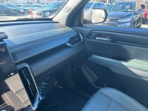 Used 2024 GMC Acadia AT4 w/ Luxury Package image 24