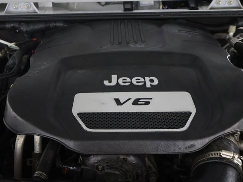 Used 2015 Jeep Wrangler Unlimited Sport w/ Connectivity Group image 14