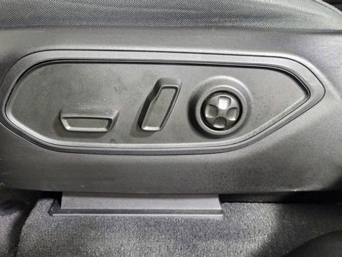 Used 2023 Jeep Grand Cherokee Laredo w/ Luxury Tech Group I image 16