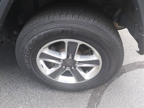 Used 2018 Jeep Wrangler Unlimited Sahara w/ Cold Weather Group image 20