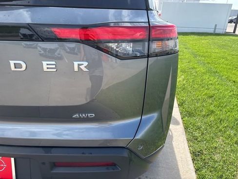 Used 2025 Nissan Pathfinder S AWD/4WD image 6