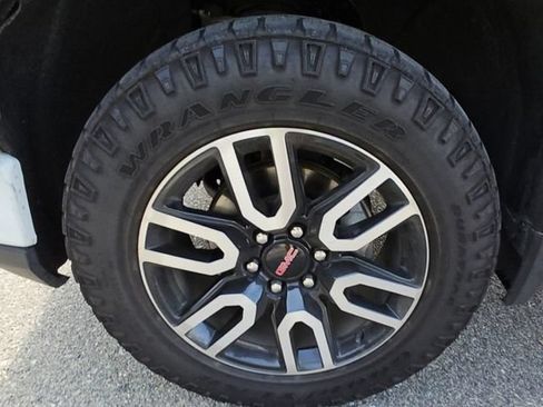 Used 2022 GMC Sierra 1500 AT4 w/ AT4 Preferred Package AWD/4WD image 7