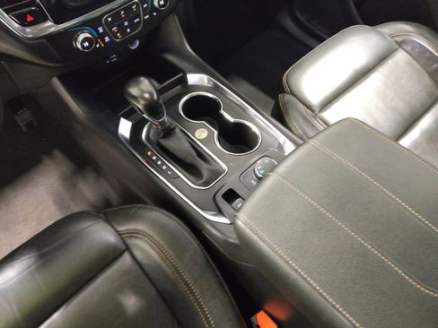 Used 2021 Chevrolet Traverse LT w/ LT Premium Package image 26