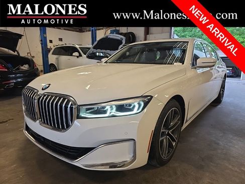 Used 2022 BMW 750i xDrive AWD/4WD image 1
