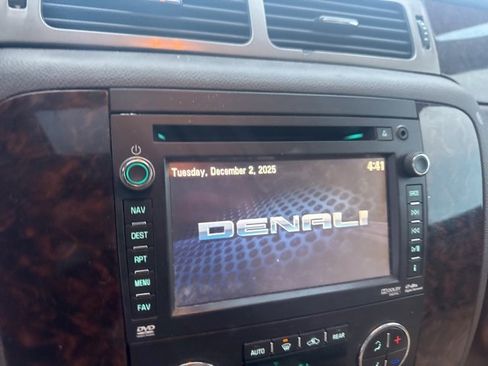 Used 2013 GMC Yukon XL Denali image 36