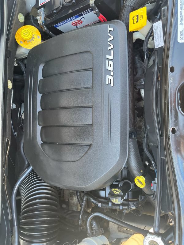 Used 2016 Chrysler Town & Country Touring FWD image 23