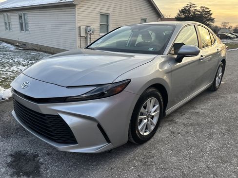 Used 2025 Toyota Camry LE image 8