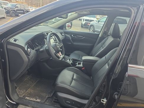 Used 2019 Nissan Rogue SL w/ Premium Package image 15