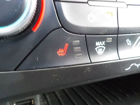 Used 2017 Ford Focus SEL w/ Cold Weather Package image 17