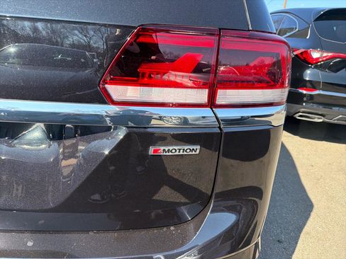 Used 2022 Volkswagen Atlas SEL R-Line image 8