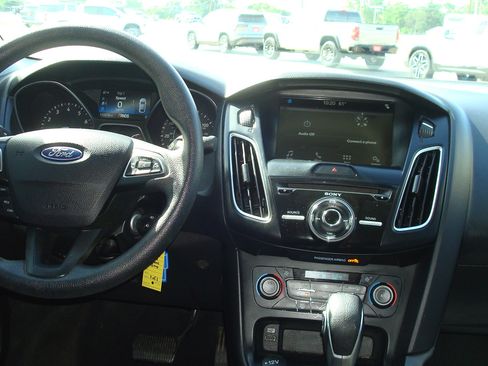 Used 2018 Ford Focus SEL FWD image 10
